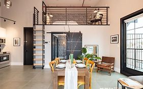 Chic Mezzanine Loft With Rooftop And Shoreline Nearby At 